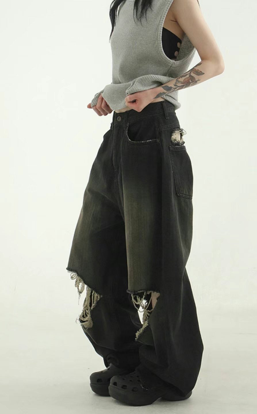 Ripped Baggy Denim Jeans (預訂)