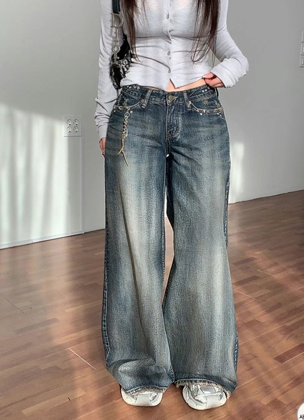 Low-wise Wide Jeans