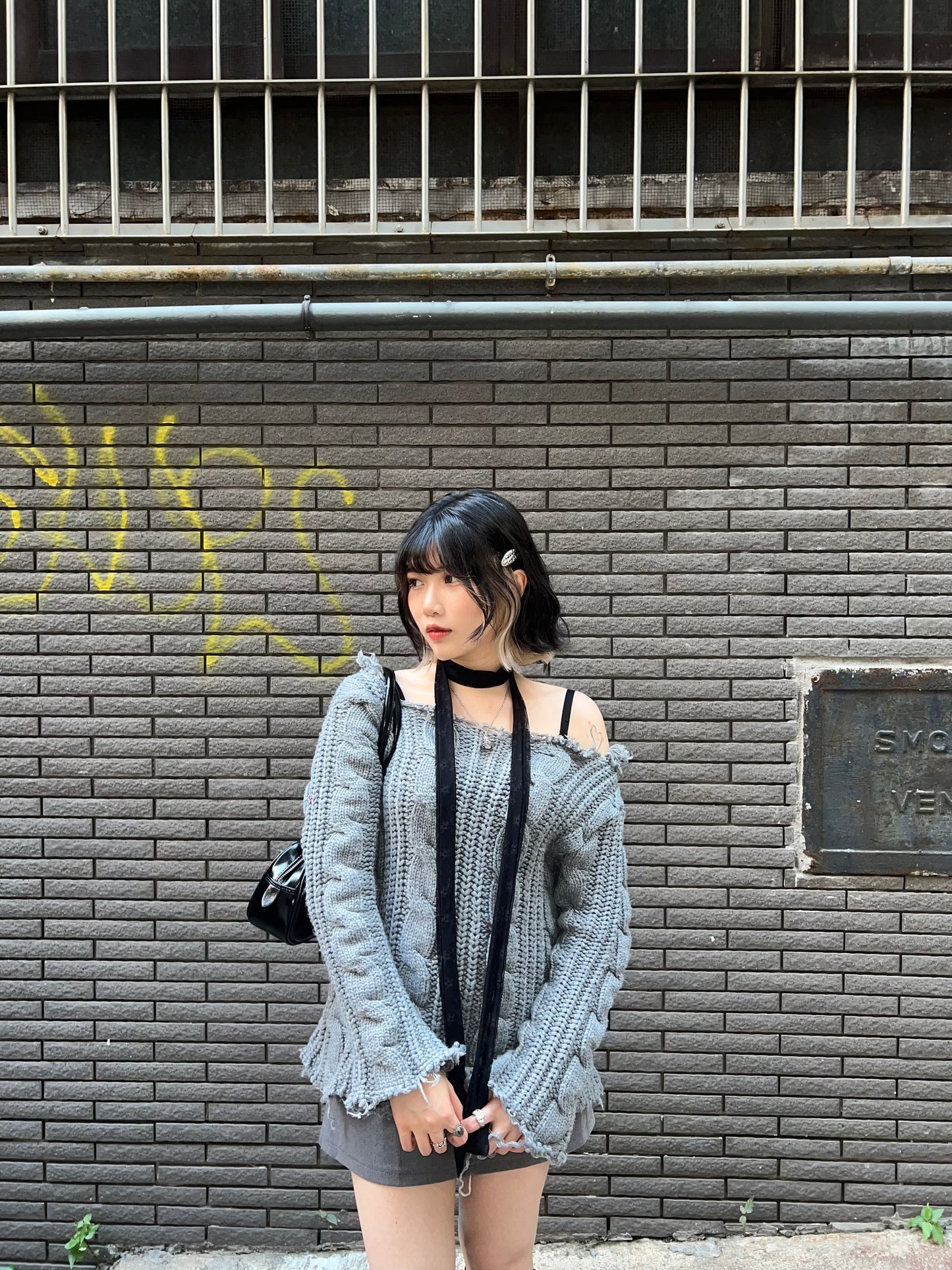 Ripped Off-shoulder Knitwear