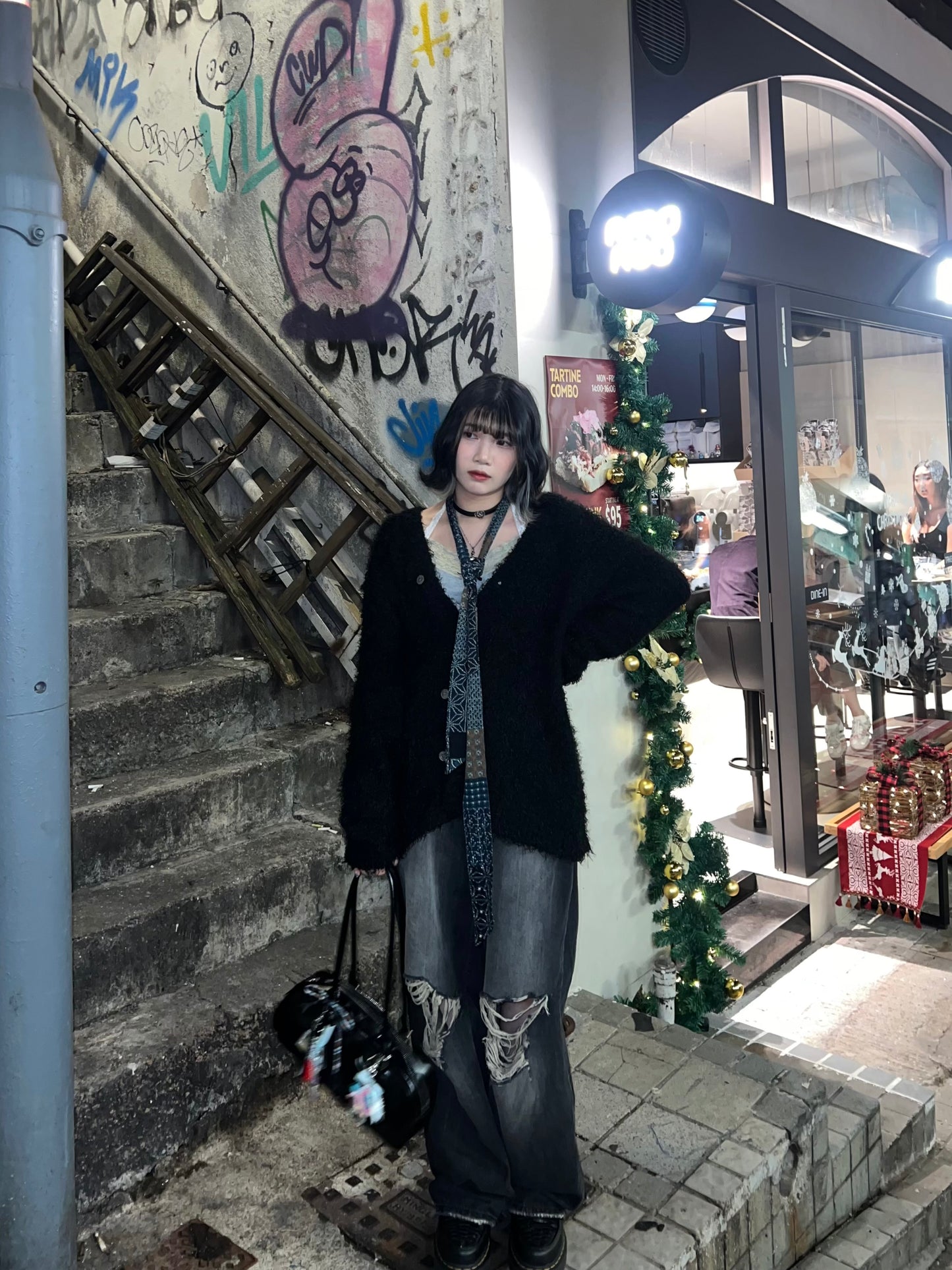 Ripped Baggy Denim Jeans (預訂)