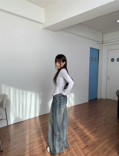 Low-wise Wide Jeans