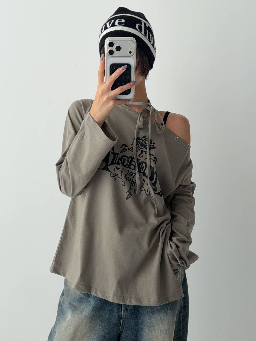 Gothic Off-Shoulder Long-sleeves Tee