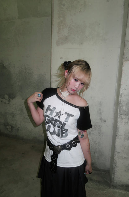 Off-shoulder Hot Girl Club Tee (預訂)