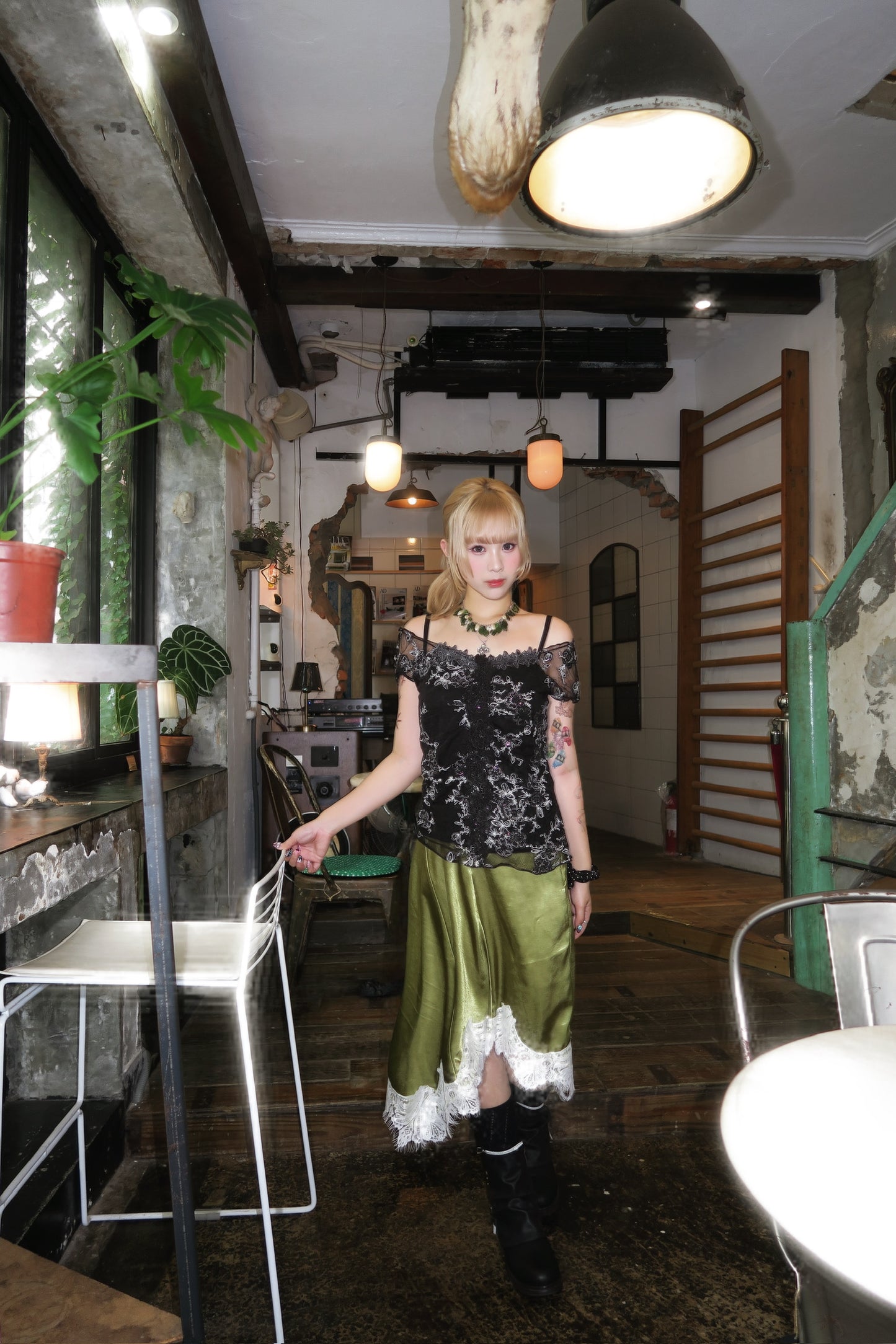 Marine Unbalance Lace Mid-skirt