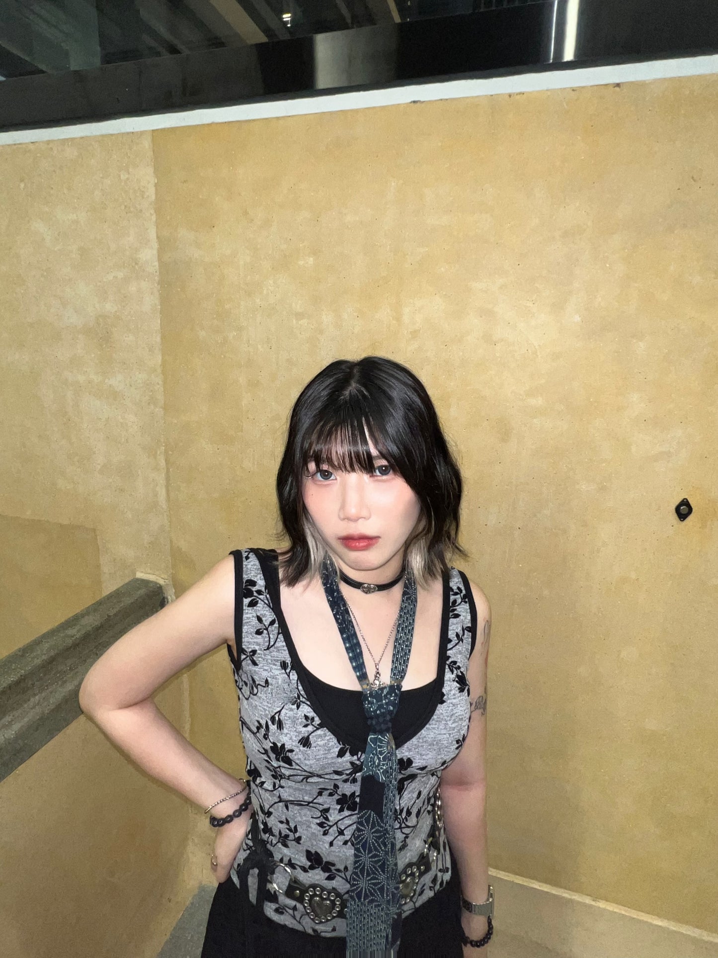 Floral V-neck Sleeveless Top (預訂)