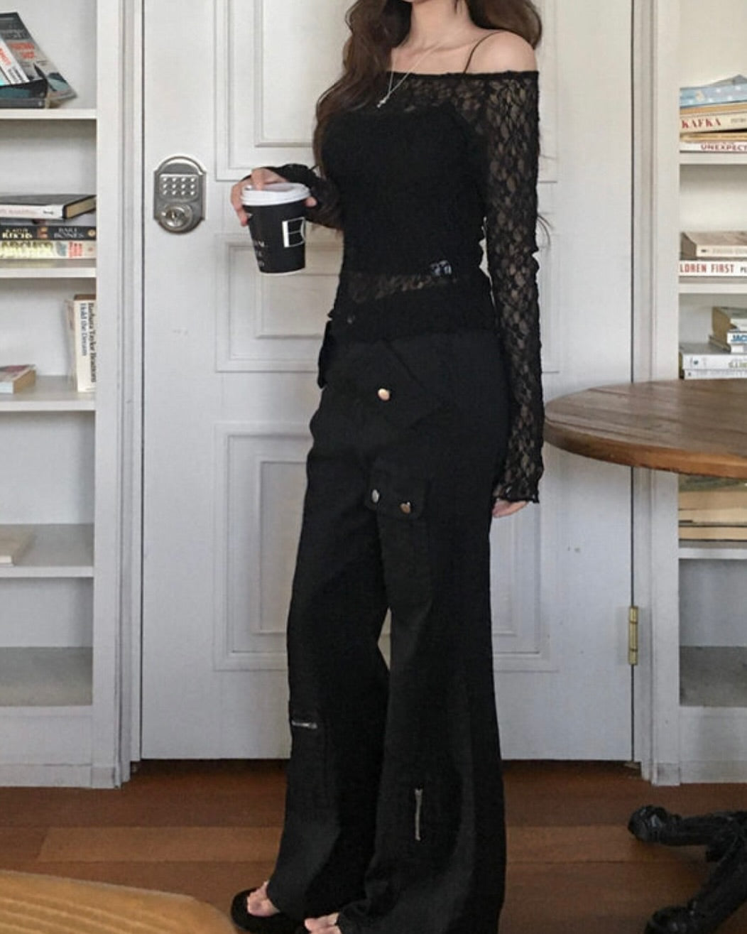 Lace Off-shoulder Top (預訂)