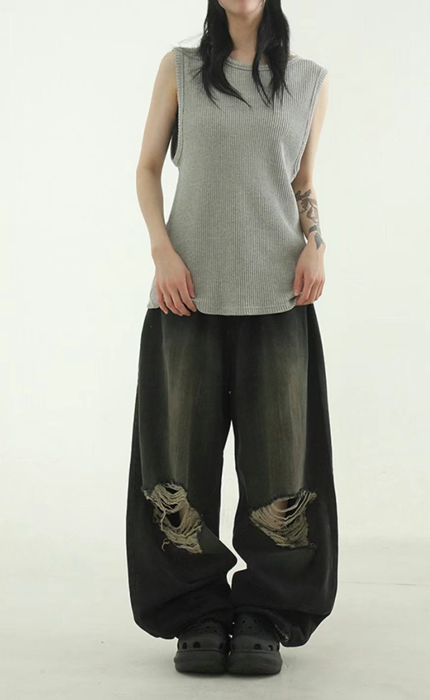 Ripped Baggy Denim Jeans (預訂)