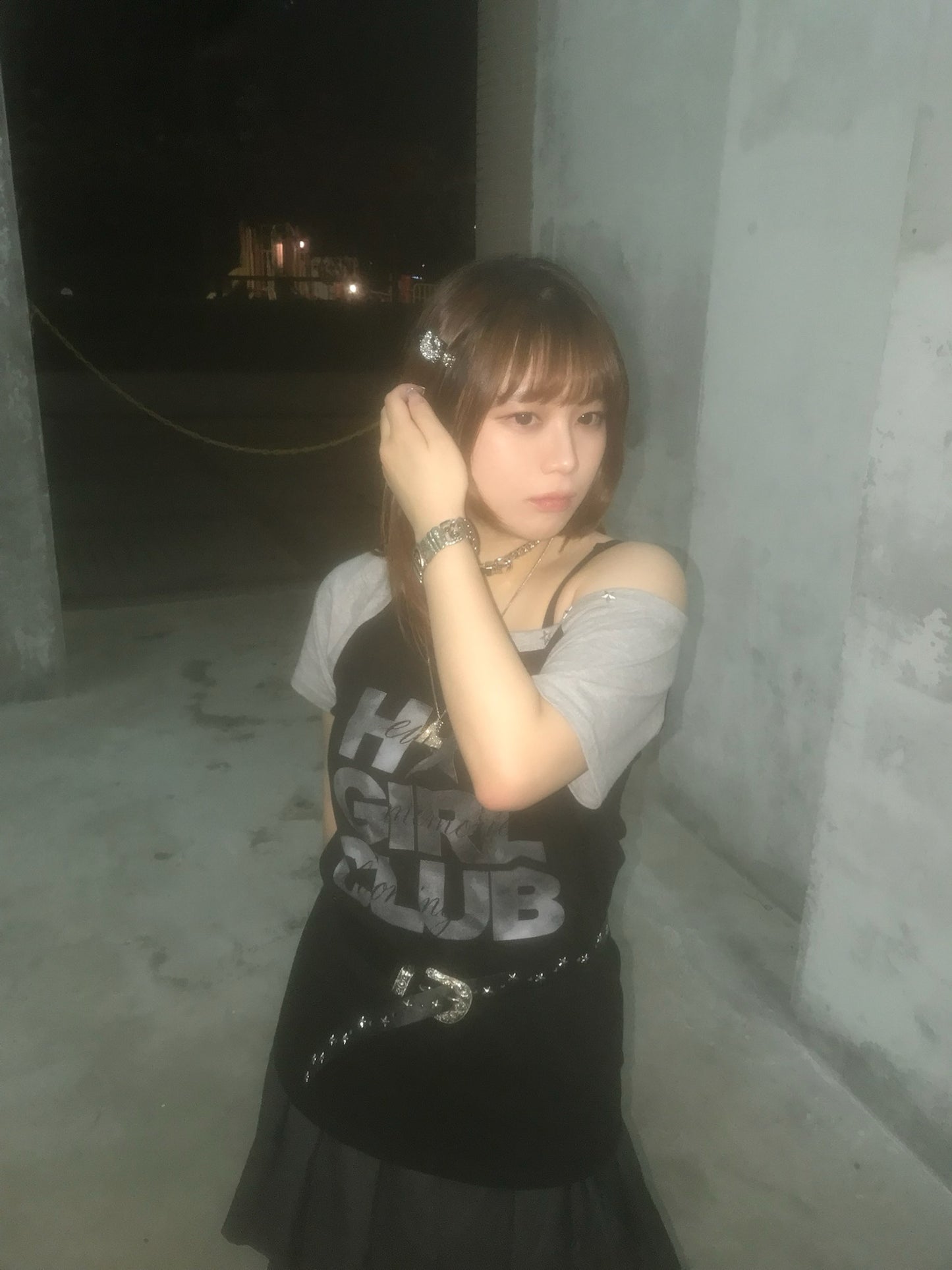 Off-shoulder Hot Girl Club Tee (預訂)