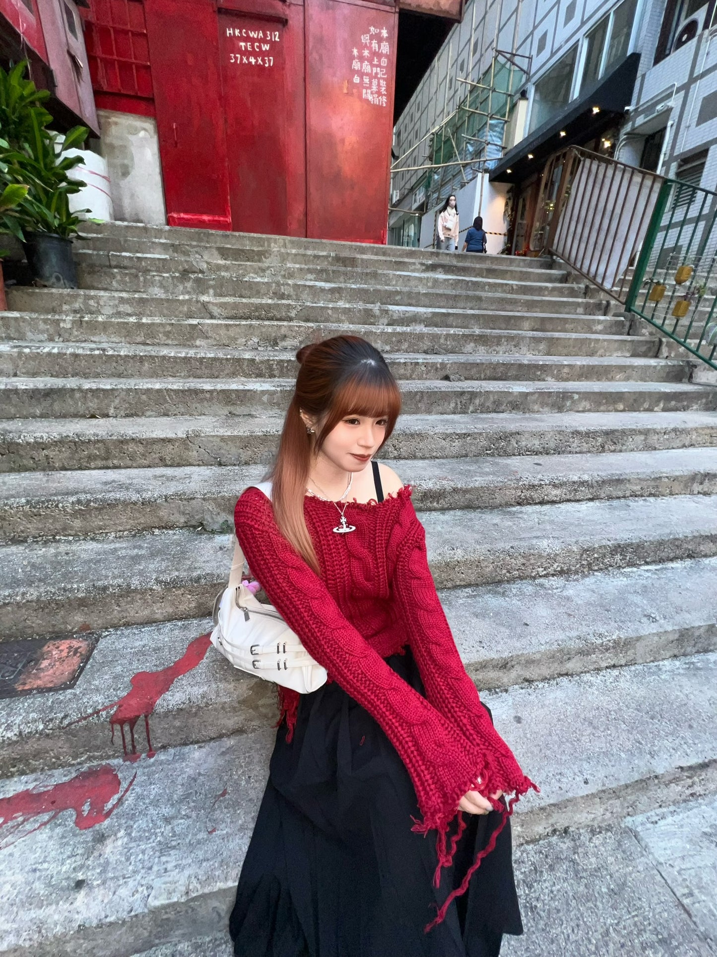 Ripped Off-shoulder Knitwear