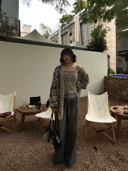 Low-wise Wide Jeans