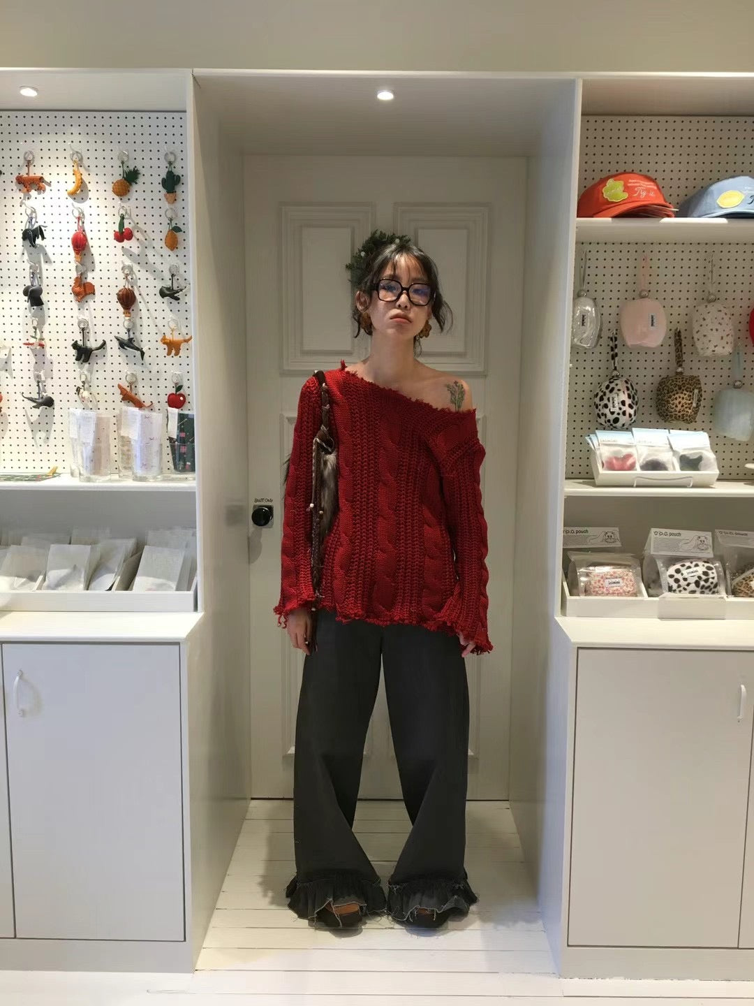 Ripped Off-shoulder Knitwear