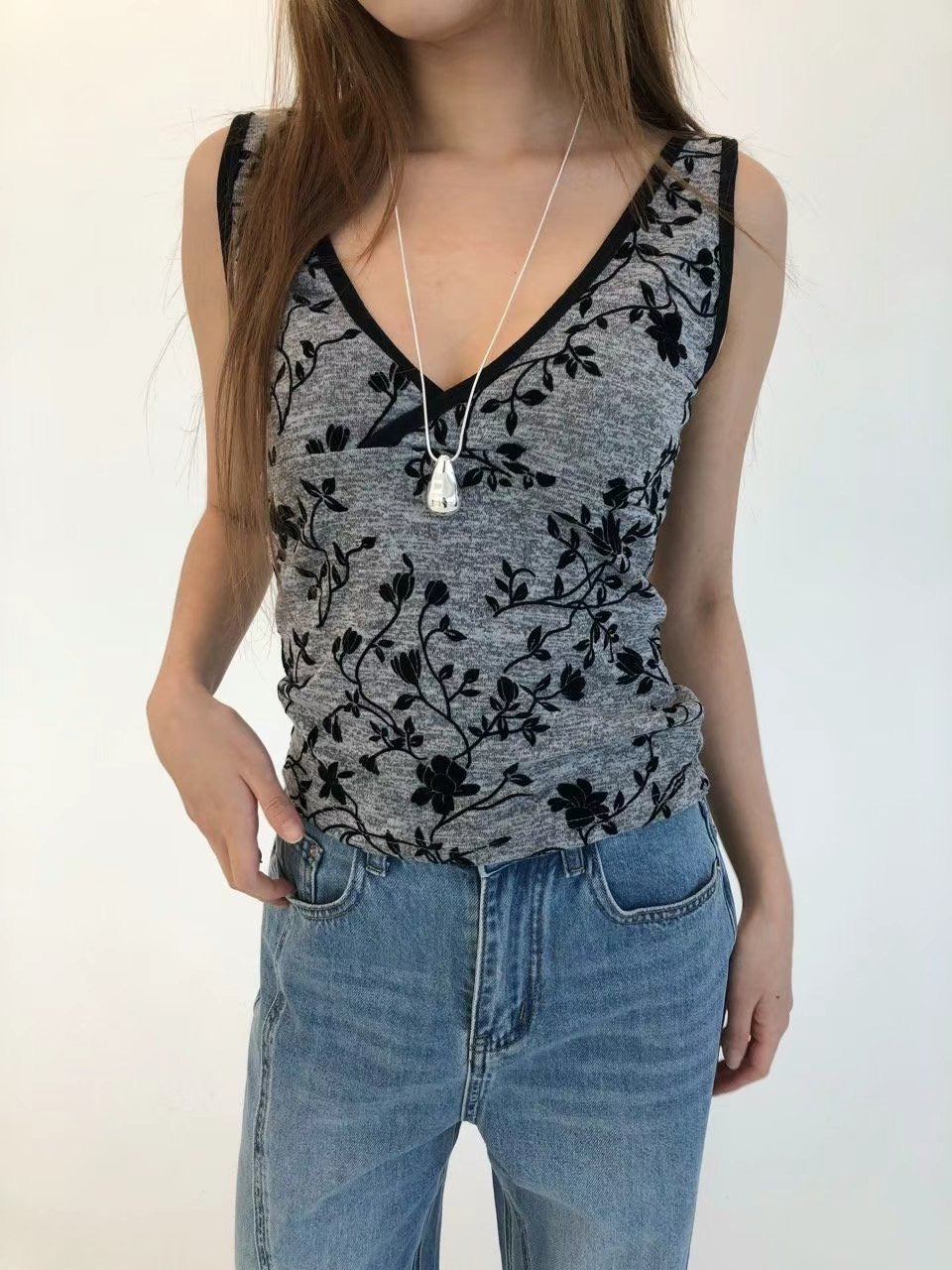 Floral V-neck Sleeveless Top (預訂)