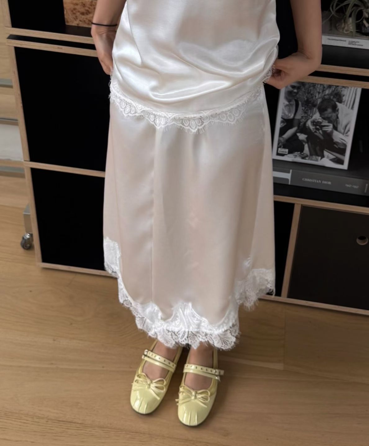 Marine Unbalance Lace Mid-skirt