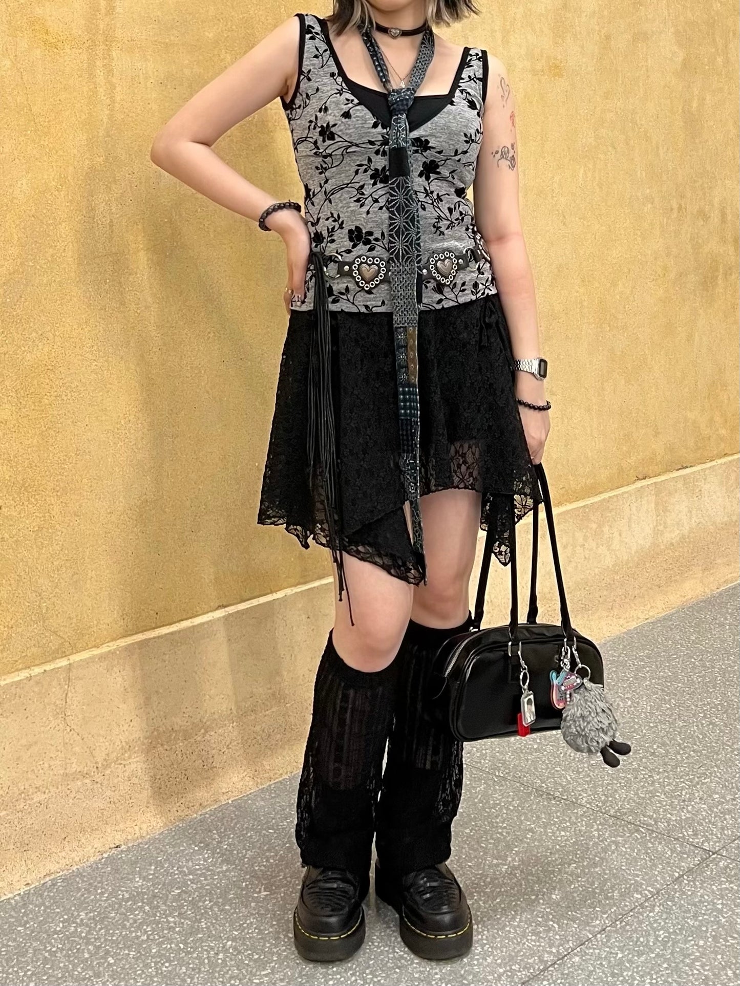 Floral V-neck Sleeveless Top (預訂)